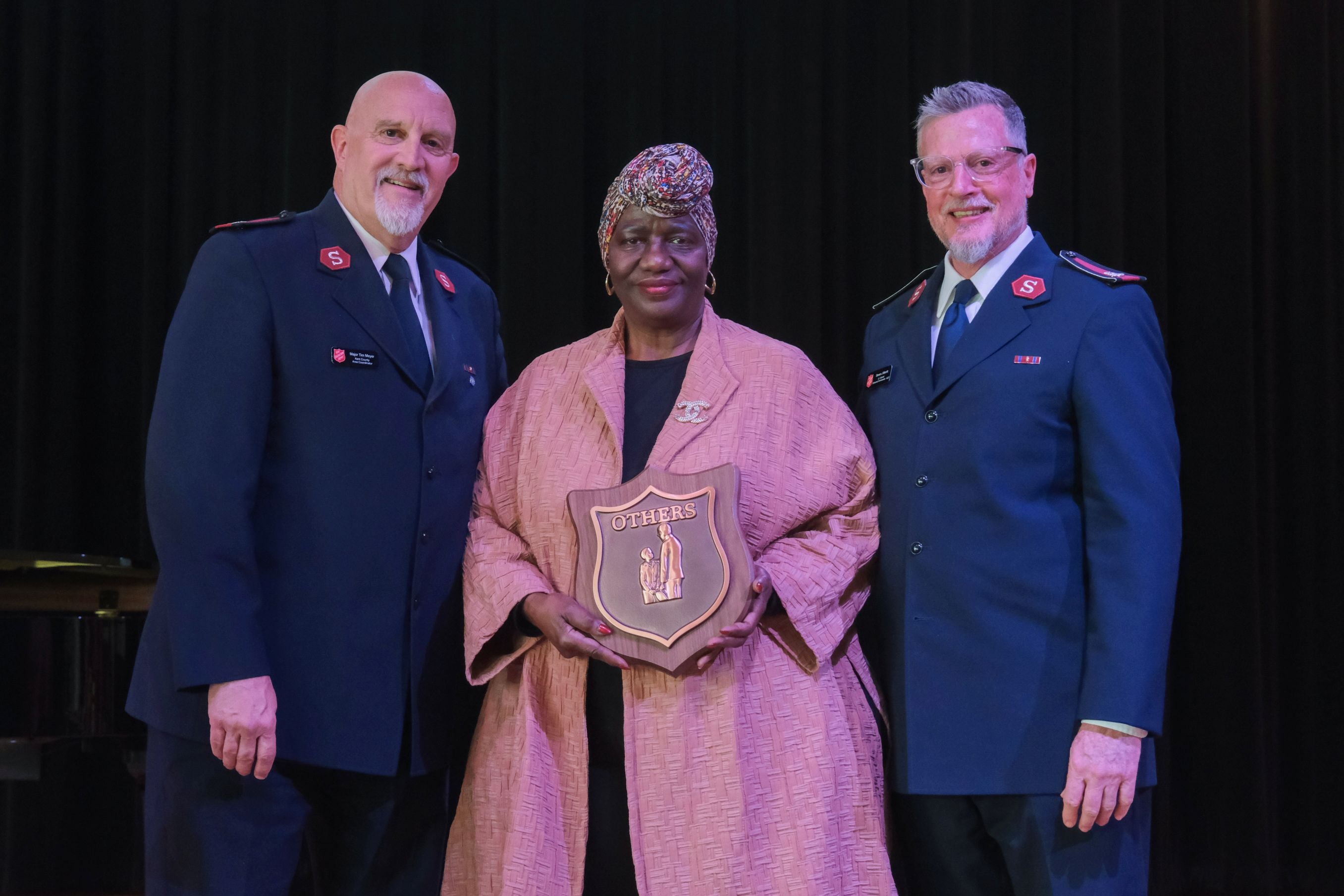 Dr.-Vee-with-award.jpg Dr.-Vee-with-award.jpg