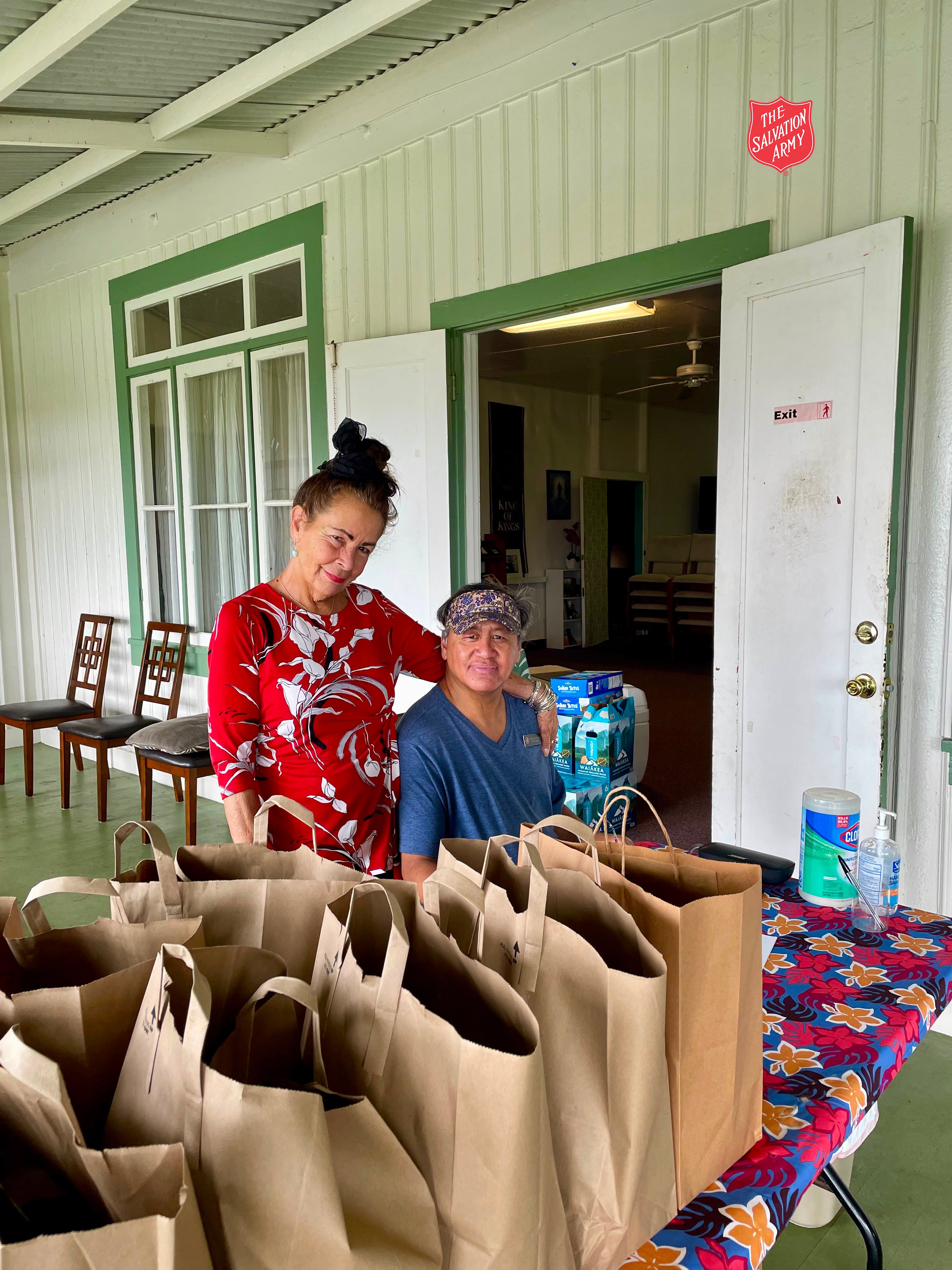 Honoka&rsquo;a volunteers packing food bags
