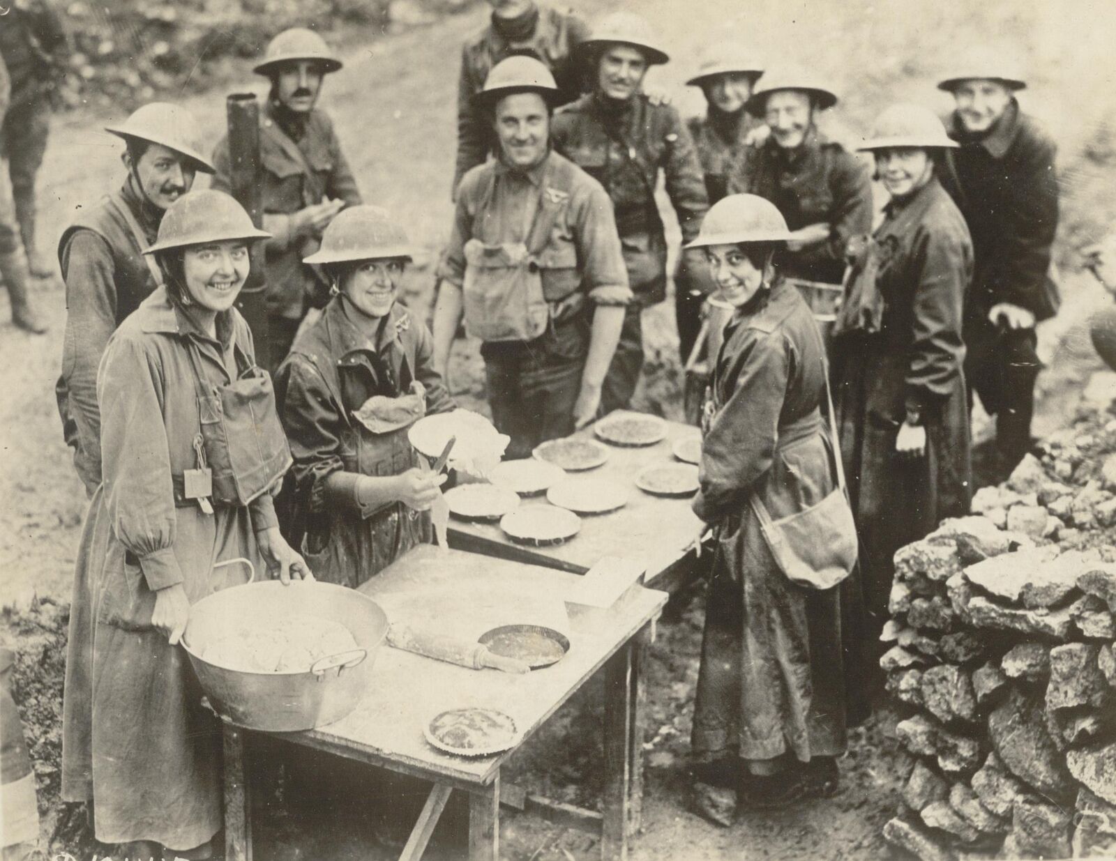 Large-World-War-I---Making-Pies-For-Troops.jpg